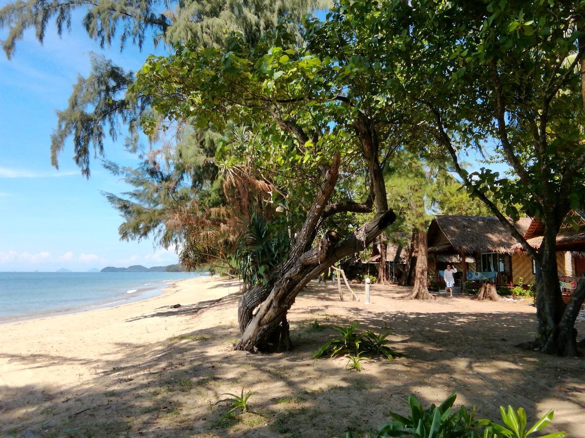 Kohjum Freedom Resort Koh Jum Exterior foto